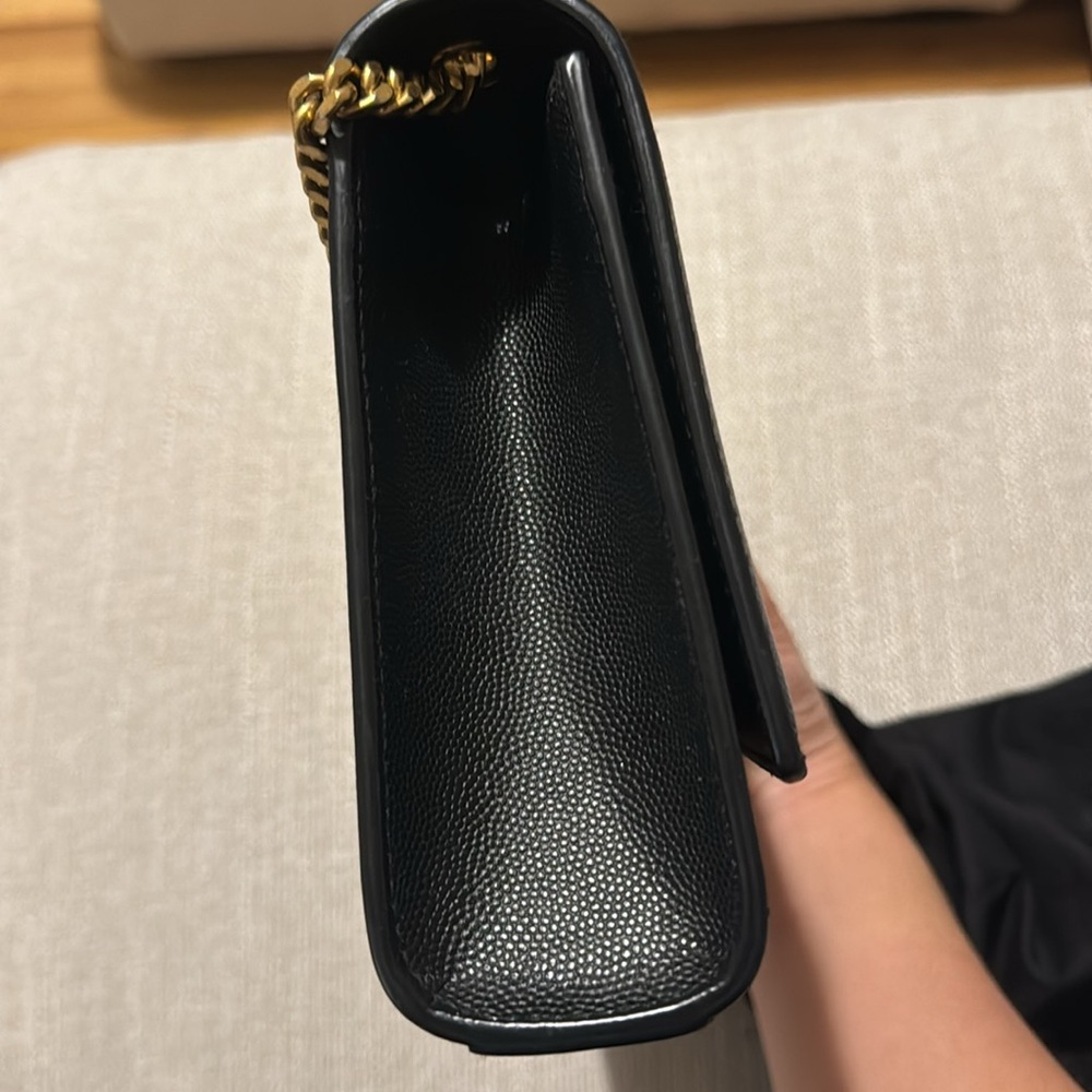 Saint Laurent
Kate Medium YSL Crossbody Bag in Grained Leather - Picture 4 of 11